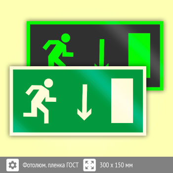 Знак E09 «Указатель двери эвакуационного выхода (правосторонний)» (фотолюминесцентная пленка ГОСТ 34428-2018, 300х150 мм)